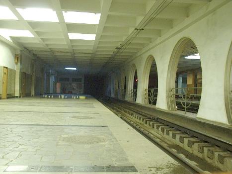 Platforms of Elektrozavodska metro station, Kryvyi Rih Metrotram, view towards Zarichna