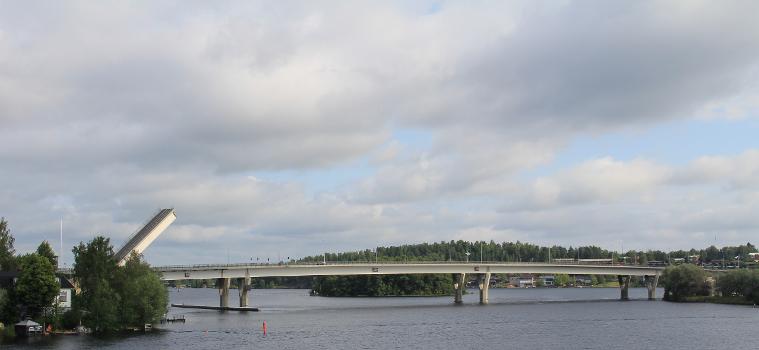 Kyrönsalmi road bridge (two parallel bridges), Savonlinna, Finland : The older bridge (behind) opened due to reparation