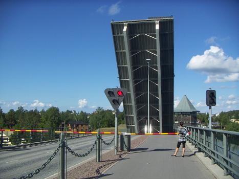 Kyrönsalmi bridge carrying National road 14 opening