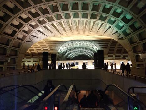 The cross vaults of L'Enfant Plaza station:This view faces east from the southbound Yellow/Green Line platform.
