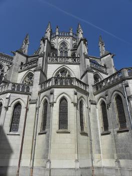 Basilique Notre-Dame de La Chapelle-Montligeon (61). Extérieur. Chevet.