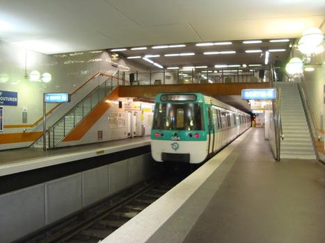 Villejuif - Paul Vaillant-Couturier Metro Station