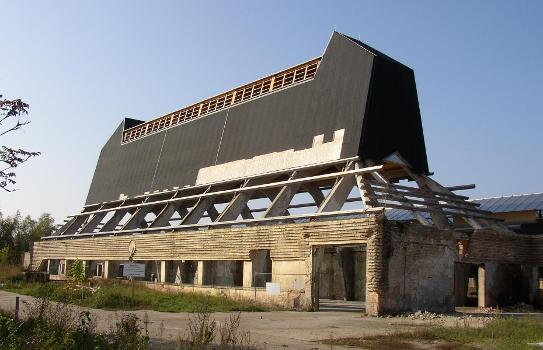 Neu aufgebautes Dach der von Mendelsohn gebauten Hutfabrik Steinberg-Herrmann & Co. in Luckenwalde in Brandenburg, Deutschland