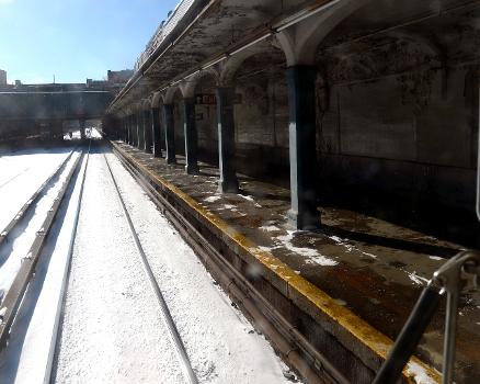 A cleared platform at Avenue U. (MTA New York City Transit)