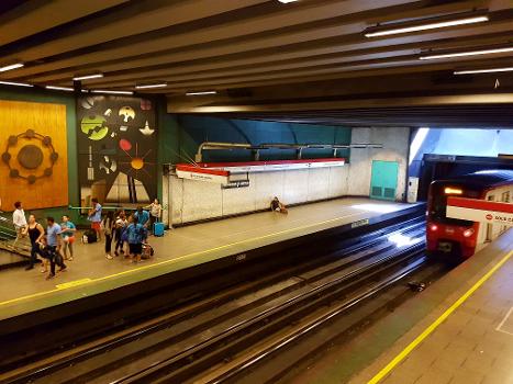 Metrobahnhof Universidad de Santiago