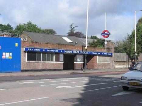 Manor House Underground Station
Manor House station, on the Piccadilly Line : It is located at the junction of Seven Sisters Road and Green Lane, and was opened on 19 September 1932. This view shows the entrance building in Green Lane.