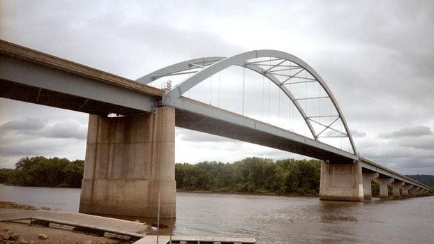 Marquette-Jolliet Bridge