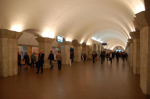 Maidan Nezalezhnosti Metro Station