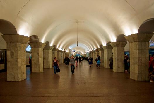 Maidan Nezalezhnosti Metro Station
