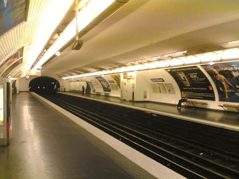 Station de métro Saint-Marcel, les quais, Paris