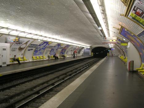 Quais de la station de métro Maison Blanche, ligne 7, Paris
