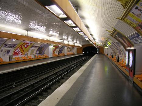 Station Saint Philippe du Roule au niveau des quais
