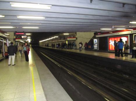 Metrobahnhof Manuel Montt