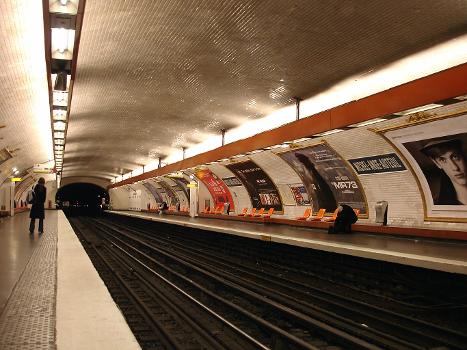 La station Michel-Ange - Auteuil de la ligne 9 du métro de Paris, France