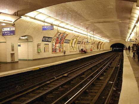 Station Victor Hugo de la ligne 2 du métro de Paris