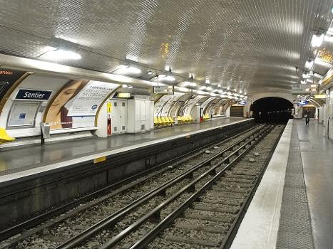 Station Sentier de la ligne 3 du métro de Paris, France.