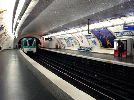 Station Censier - Daubenton de la ligne 7 du métro de Paris, France