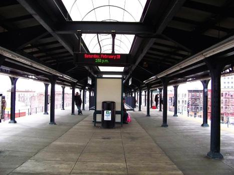 Myrtle-Wyckoff Avenues Subway Station (Myrtle Avenue Line) : View from Exit Stairway