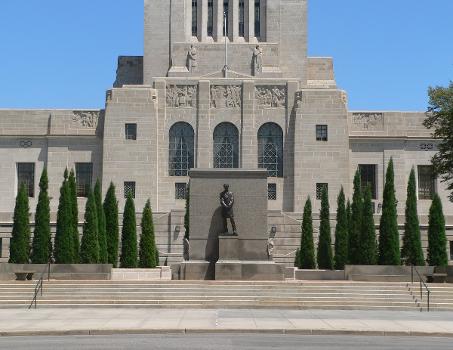 Nebraska State Capitol in Lincoln, Nebraska:West entrance. In the foreground is a Daniel Chester French sculpture of Abraham Lincoln.