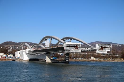 Neue Donaubrücke ohne Tragwerksbogen P3