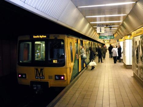 Central Station station on the Tyne and Wear Metro:Looking south along Platform 1, with Metrocar No. 4018 at the rear of a train loading while en route to South Hylton station