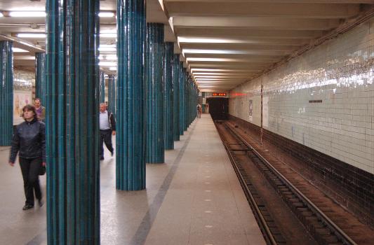 Metrobahnhof Nyvky