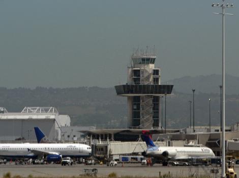 Kontrollturm am Flughafen Oakland