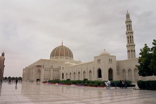 Sultan Qaboos Grand Mosque(photographer: Ian and Wendy Sewell)