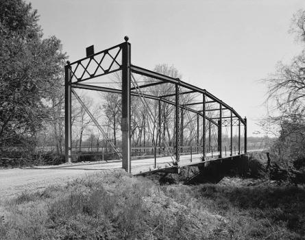 Western side of the Onion Creek Bridge:A Parker through truss bridge located south of Coffeyville Montgomery County Kansas United States. Built in 1911, the bridge was added to the National Register of Historic Places on 4 January 1990.