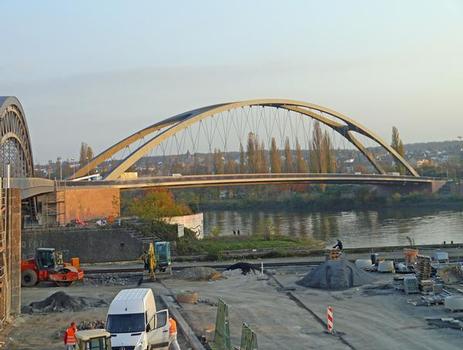 Osthafenbrücke über den Main in Frankfurt im Bau