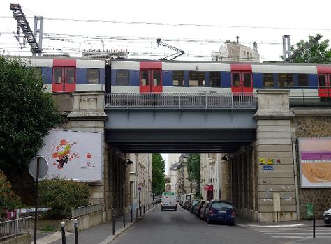 Rue Dareau passant sous la ligne B du RER - Paris XIV