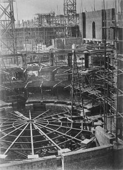 Opéra Garnier en construction:Photograph of the auditorium during construction of the Palais Garnier of the Paris Opera. The iron floor trusses form the vault of the future "Rotonde des Abonnés". The ironwork of the walls is being put in place, and the first two levels of trusses for the boxes have been added.