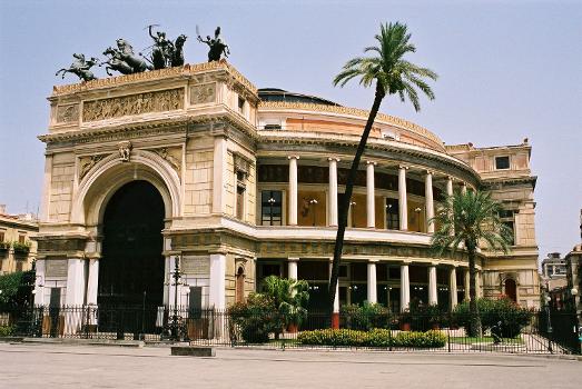 Politeama Garibaldi-Theater(Fotograf: Bernhard J. Scheuvens)