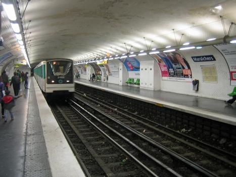 Maraîchers Metro Station
