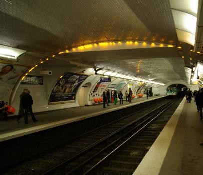 Maubert - Mutualité Metro Station