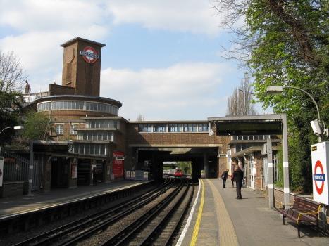 Park Royal station, Piccadilly Line