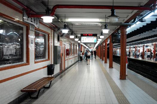 Station de métro Perú