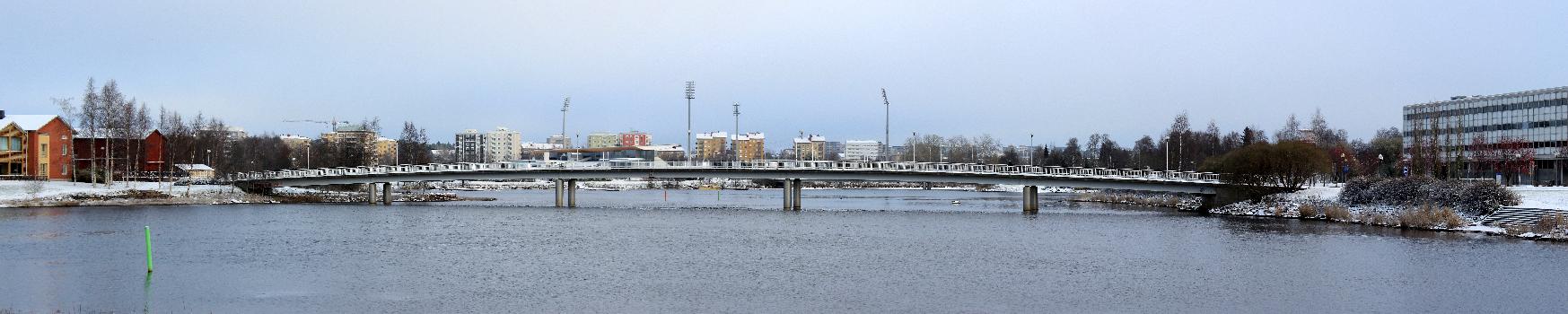 Panoramic view of the Pikisaarensilta bridge in Oulu