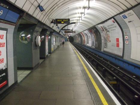 Pimlico tube station southbound platform looking north