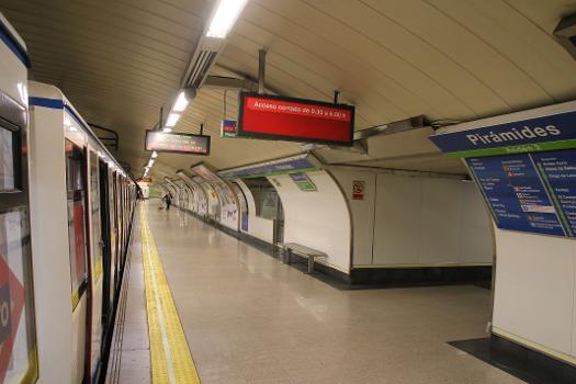 Metrobahnhof Pirámides