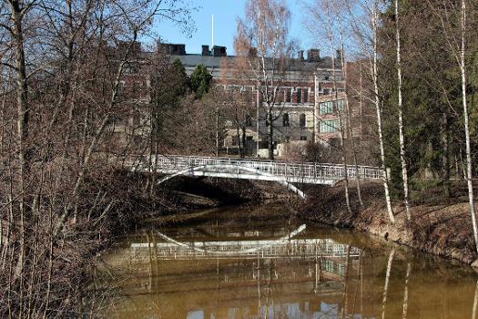 Plaantansaari Bridge with the former Provincial government building and the Governor's residence in the background
