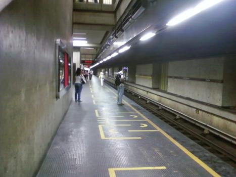 Station de métro Plaza Sucre