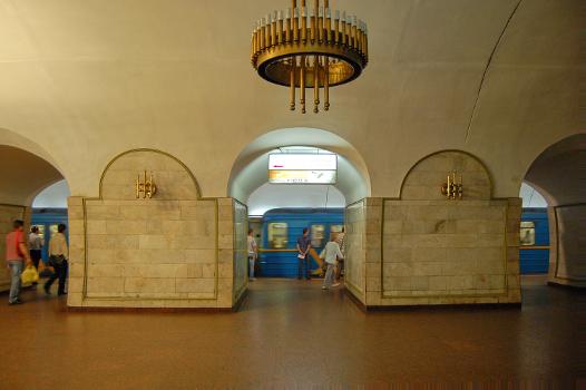 Ploshcha Lva Tolstoho Metro Station