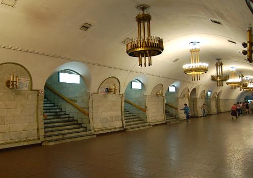 Station de métro Ploshcha Lva Tolstoho