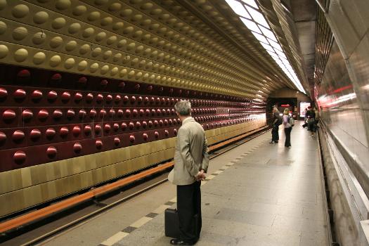 Station de métro Flora