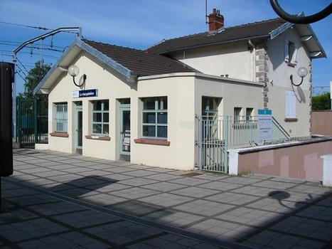 Bahnhof La Hacquinière(Fotograf: ArséniureDeGallium)