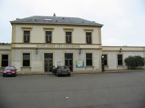 Saint-Rémy-lès-Chevreuse Station(photographer: ArséniureDeGallium)