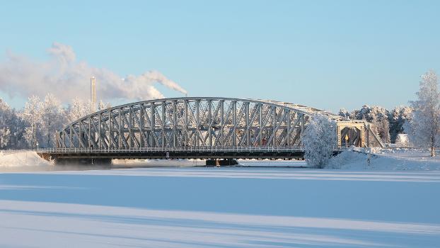 Rautasilta bridge in Oulu