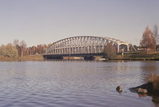 The Rautasilta (Iron Bridge) bridge crossing the Oulu River in Oulu, Finland. It was built in the 1880s
