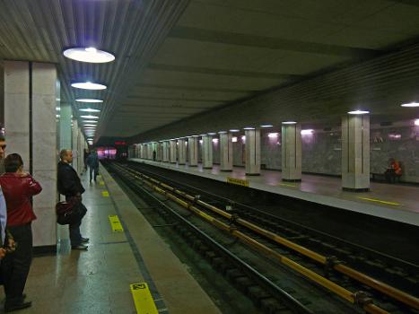 Metrobahnhof Retschnoy Woksal
